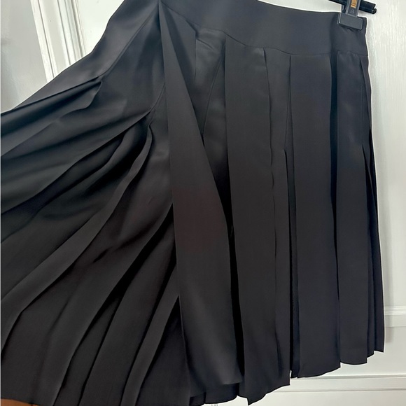CHANEL Black Silk Pleated Skirt France NWOT SZ 6 SM - Med - Picture 5 of 12